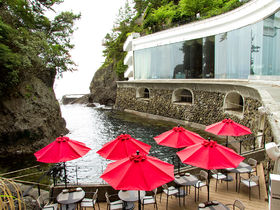 夏季限定！熱海「ホテルニューアカオ」の絶景テラスで味わう「絶景」×「美食」の新体験のサムネイル