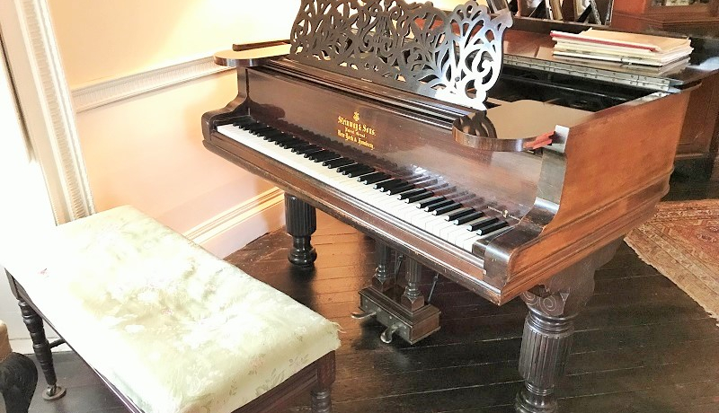 ΖKꂽICMX̔ÏkꂽAKTENXeB̃T}[nEX