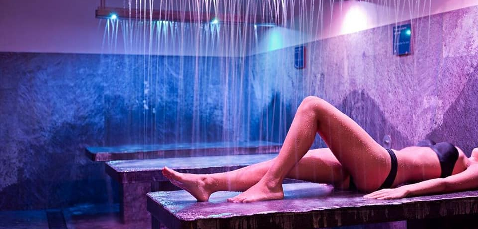 �~���m�̃e�����Ŋ��S�����b�N�X�I�ɏ�y���X�p�uQC Terme Milano�v