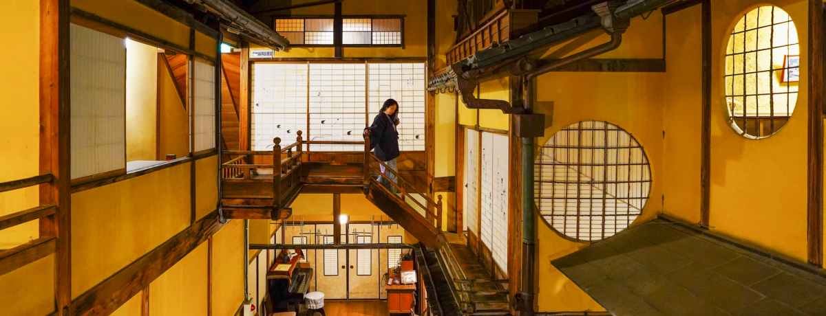 �������̘V�܊��B���فu���ۊفv�吳���}���ȃo�[�̌���