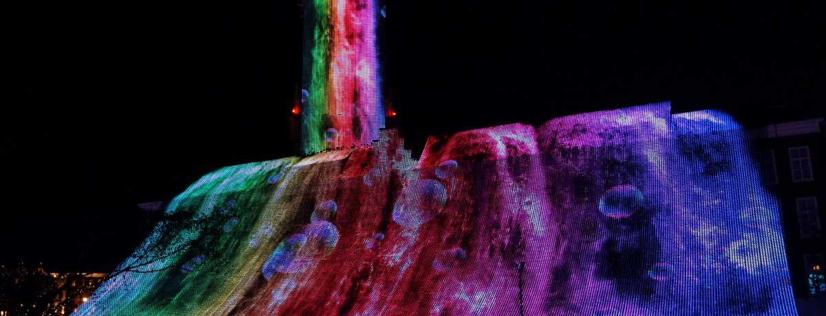 �n�E�X�e���{�X�u�Ԃƌ��̉����v���E�ő勉�P�R�O�O�����̋P���I