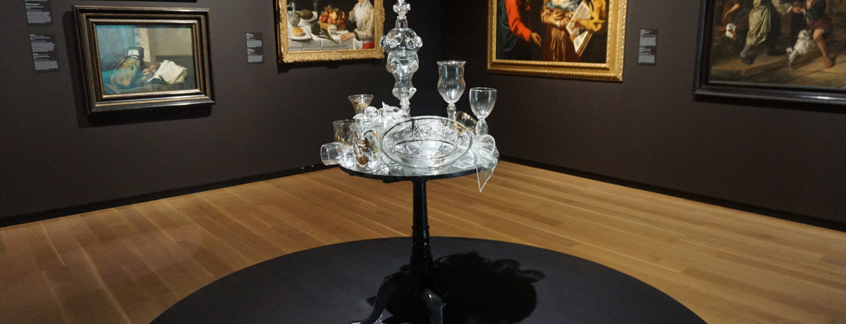 Ji_EgI[̂Q̔pقŐꂽA[gyޗ