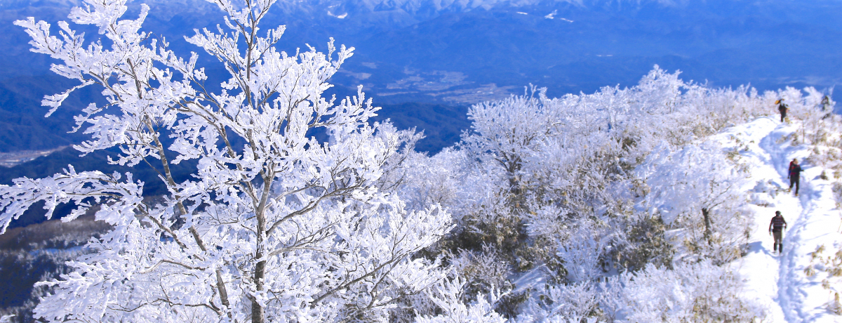 �R����360�x�̐�i�I��ˍ��R�E�~�́u����R�v�͔��������閶�X�̎R