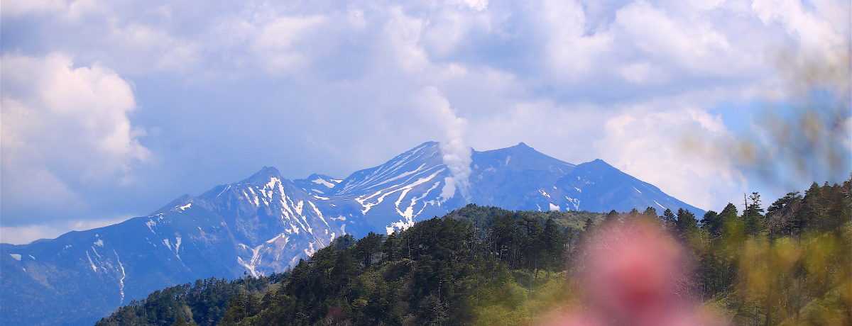 ��ԎR�̐�i�Ƀ}�C�i�X�C�I���̐X�ї���L�I�򕌁u���G�R�v�o�R