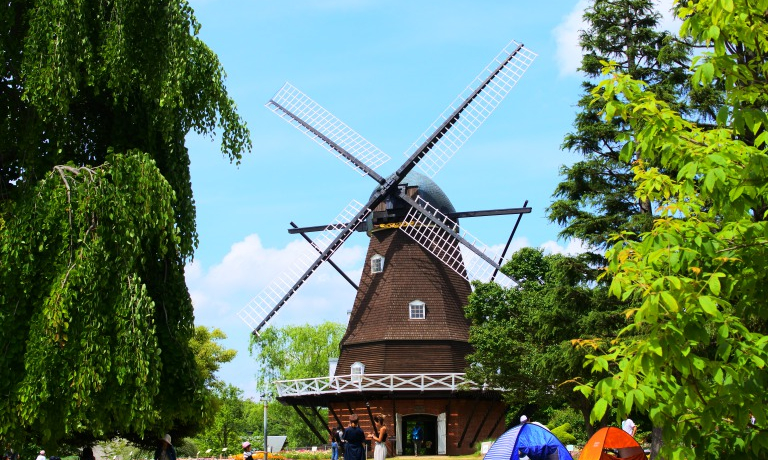 �Ƒ��Ŋy���߂��t�̐l�C�e�[�}�p�[�N�I�ӂȂ΂��A���f���Z������