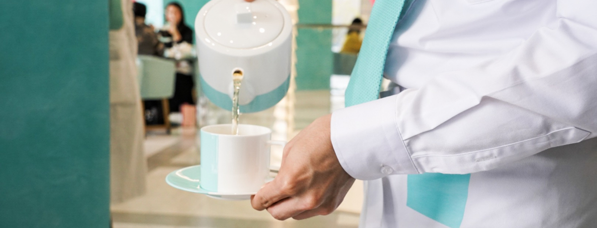 ������C�ɏ㗤�I�u�U�E�e�B�t�@�j�[�E�u���[�{�b�N�X�E�J�t�F�v