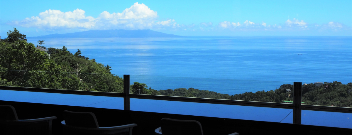 �ɓ��ɓV��̐�i�J�t�F�a���I�u�x�[�J���[���e�[�u�� �X�C�[�c�ɓ��v