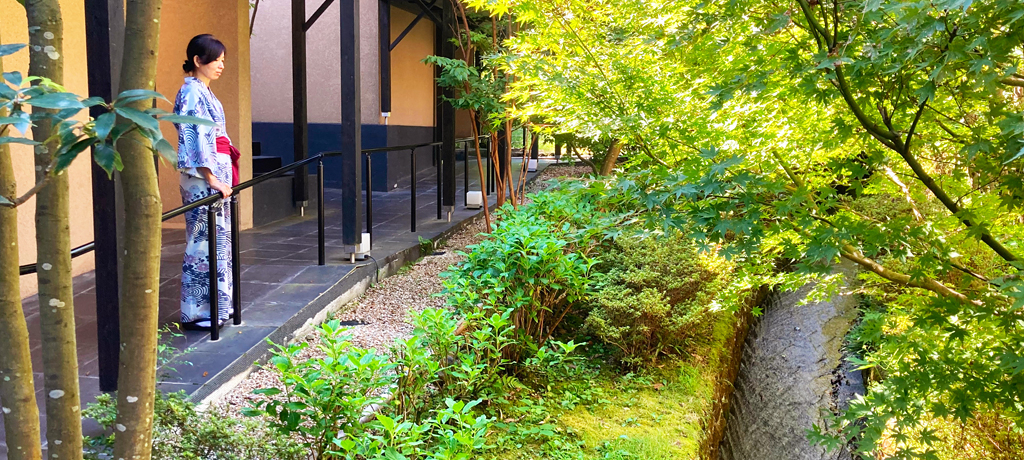 �M�C�w10���̕ʐ��E�I�u�ӂ� �M�C�v�͐X�ɕ�܂ꂽ�v���C�x�[�g����h