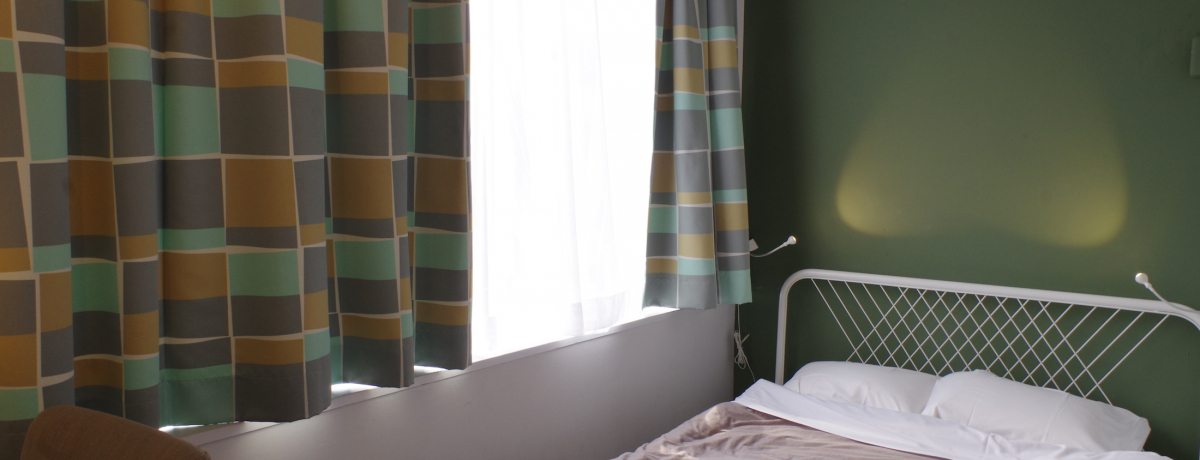 ���s�̐l�C�z�X�e���uHOSTEL NINIROOM�v�ŕ�炷�悤�ɗ�������