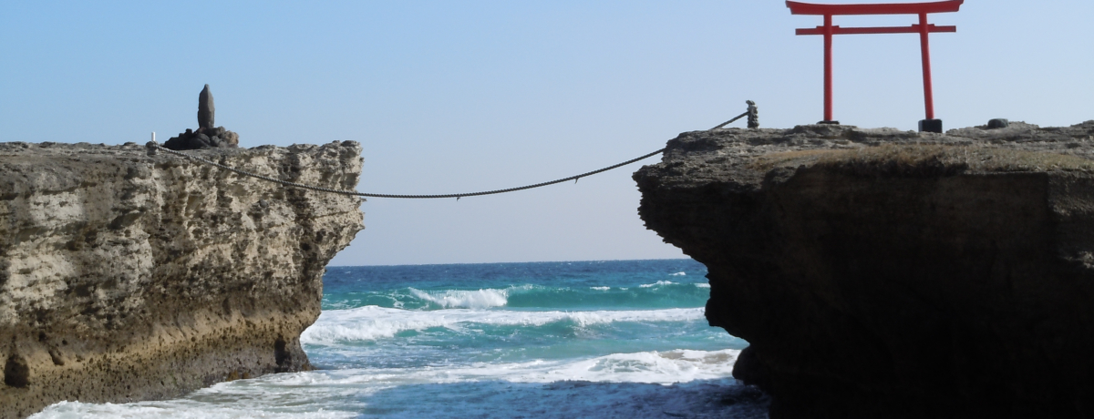 �ɓ��ŌÂ̐_�ЁA���c�u���l�_�Ёv�ŗ����F��{�_��̐�i�I