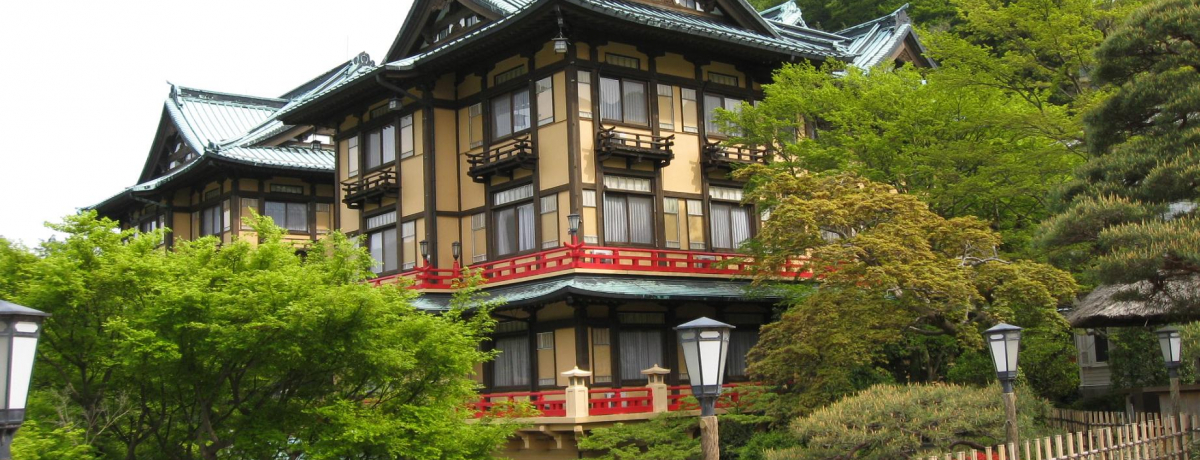 �����O�̕o�q�Ɉ������130�N�B�����u�x�m���z�e���v����A��̌��I