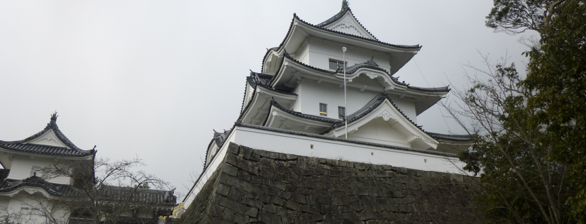 �E�ҁA�����m�ԁA����B�ɉ�K���X�|�b�g�̏W�܂�����������