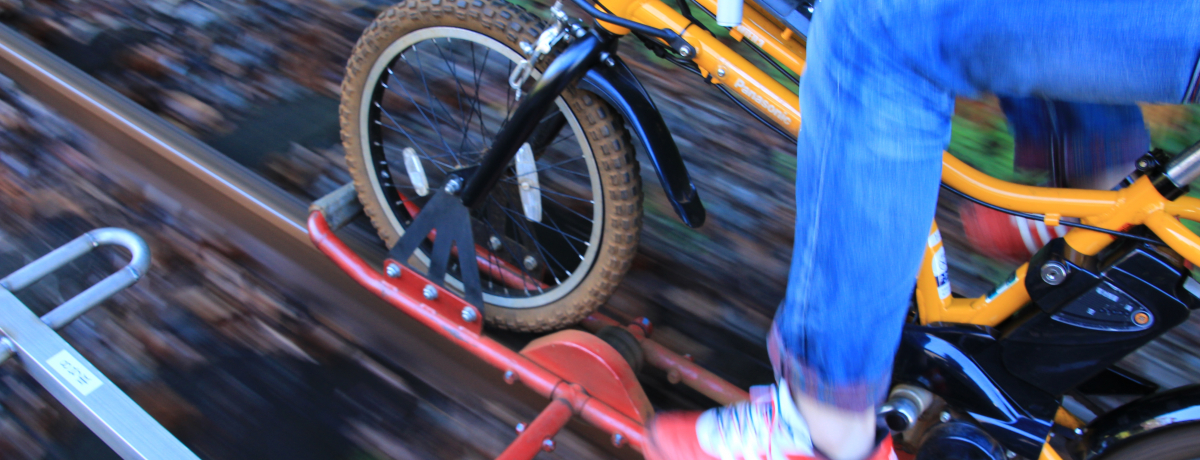 ���H�̏�𑖂낤�I�򕌁u���[���}�E���e���o�C�N �K�b�^���S�[�I�v