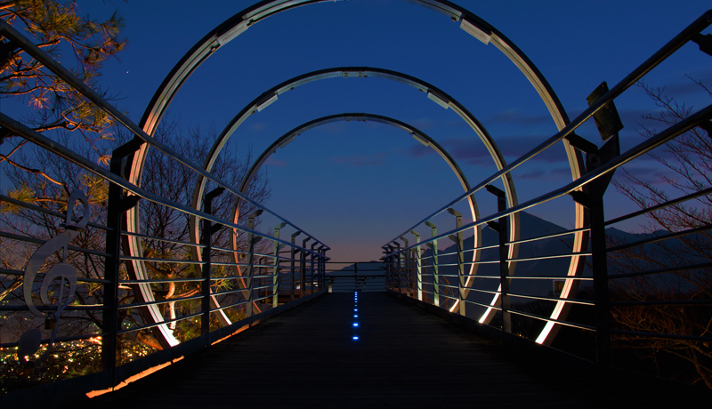 �w�������̓��Ɂx���ˁI�����~���[�Y�p�[�N�͌��̊C�̗��l��