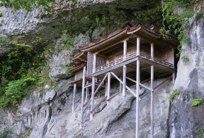 �N���ǂ�����Č��Ă��̂��A����E�������ɒ��ށ`�O������̖����͉��򂾂��ɂ��炸