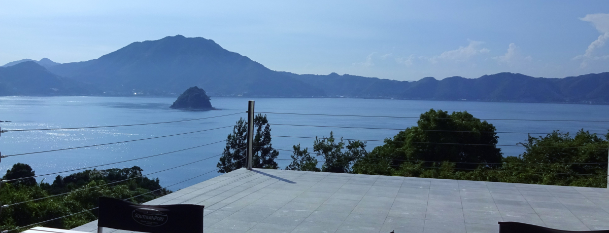 ���܂Ȃ݊C���`��O���̔�������ƊC�̃A�[�g�X�|�b�g��