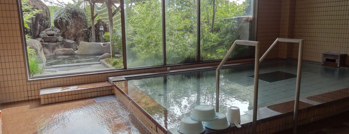 �F�{�E���R����́u��c���v�`�ȂɂȂ鉷��Ɛ�i�n�엿���̏h