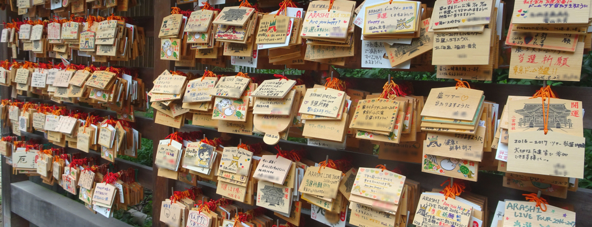 �D���Ɂg���_�Ёh���I��t�u��{�_�Ёv�͗��t�@���̐��n�Ƃ��Đl�C