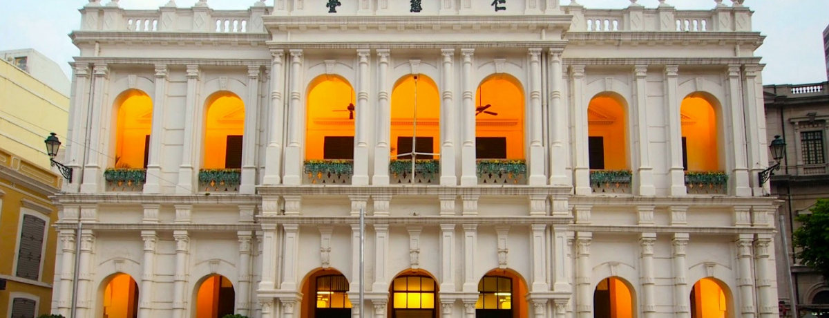 �}�J�I�̐l�X������葱�������E��Y�������˂ĕ������j�U��