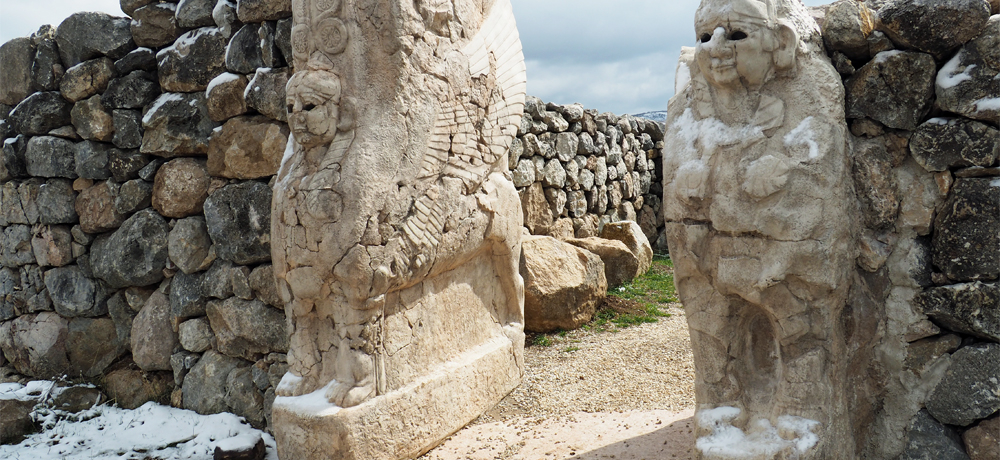 ヒッタイト　トルコ　埋蔵文化財　古代文明　遺跡　発掘品　オリエント　古美術　陶磁 世界最古の鉄器王国！ヒッタイトの歴史に迫る遺跡と博物館6選
