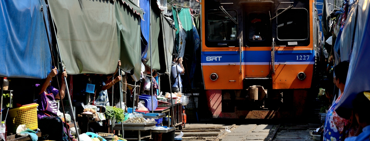 �M���M��������I�^�C�ɓd�Ԃ��ʂ�s�ꂪ�I���[�N�������H�s��ւ̓o���R�N������A���