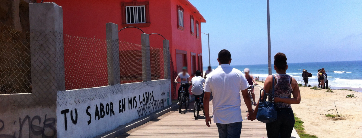 �T���f�B�G�S���炷���I���A��ōs���郁�L�V�R�E�e�B�t�@�i�Ŕ�������r�[�`���y�������I