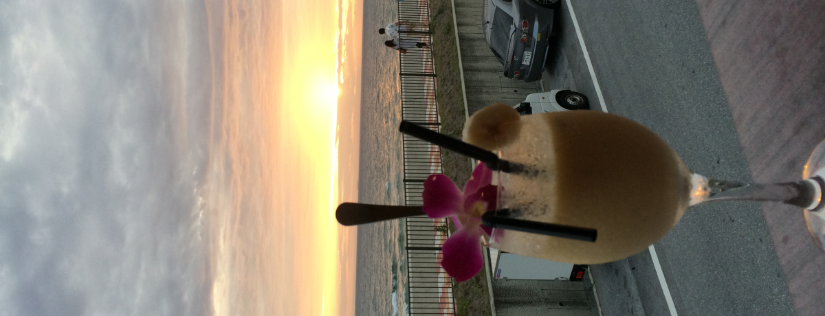 �e���X�ȂŖk�J�̊C�̗[�z�Ɋ����I����E�g�����W�b�g�J�t�F�Ń��]�[�g���͂�