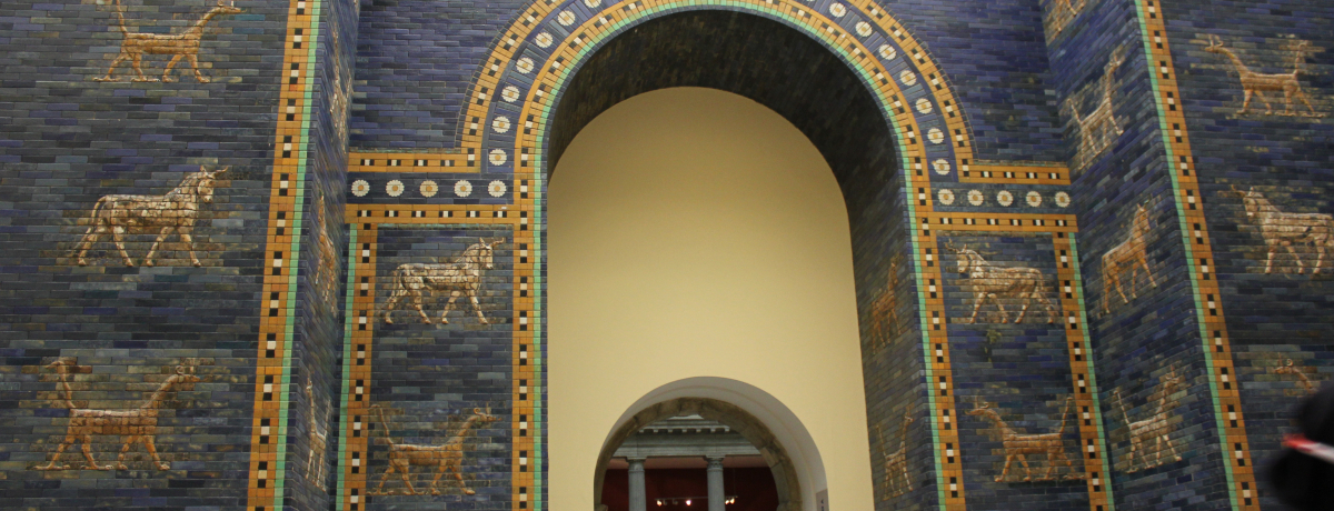 ���E��Y�̃x�����������ٓ��̃y���K���������قɍs����