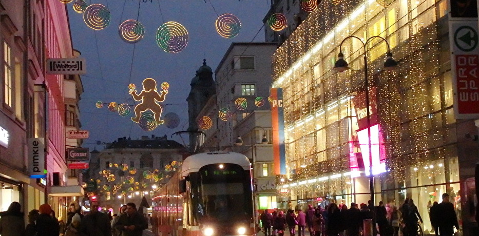 �h�i�E�͔Ȃ̃I�[�X�g���A�u�����c�v�Ŋy���ރN���X�}�X�}�[�P�b�g