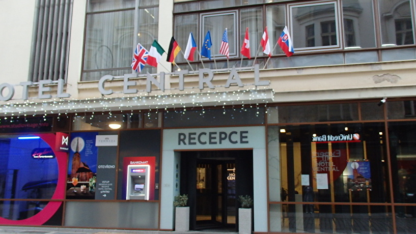 �`�F�R�r�[���̐��n�v���[�j���u�z�e���E�Z���g�����v�ŏh��