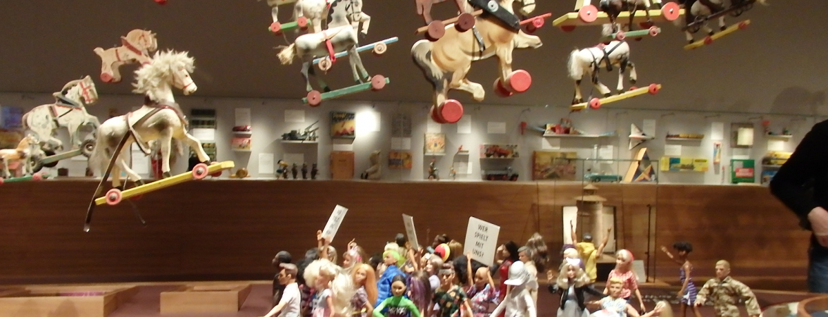 �j�������x���N�u�������ᔎ���فv�Ŏq�ǂ�����l�����̐��E��