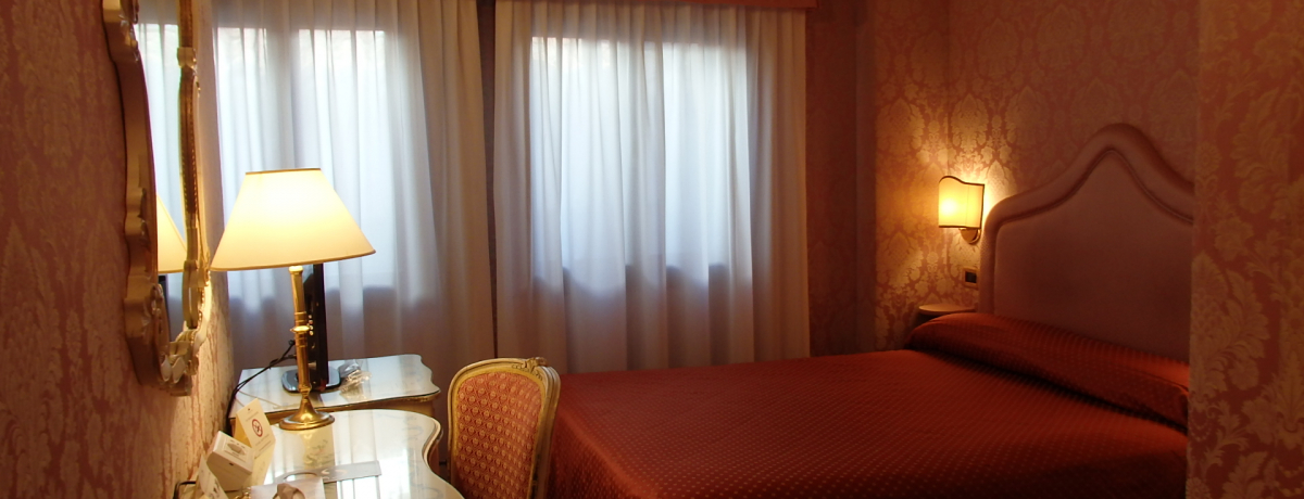 ���F�l�c�B�A�u�z�e���E���A���g�v���A���g���ԂŃA�N�Z�X����