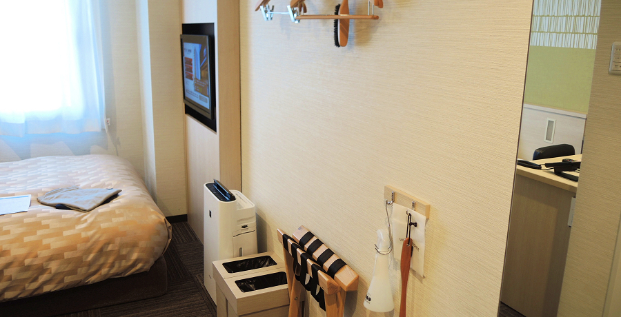 ���ɐ��Q��ɉw�O�z�e���u�O���C���ɐ��s�w�O�v