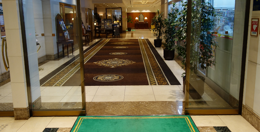 ���É��̔ɉ؊X�т́u�������z�e���сv�Ŋi��������X�e�C��