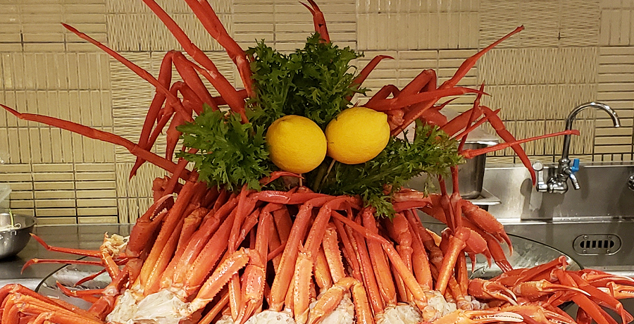 �k�J���݂���l�G�܁X�̕\������́u��]�ˉ��򕨌� �z�e���S�{��䉑�v