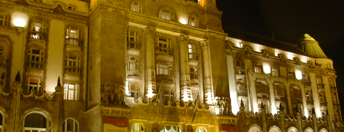 �n��100�N�I�n���K���[�̉���z�e���u�Q�b���[���g�v�ő̊�����A�[���E�k�[�{�[