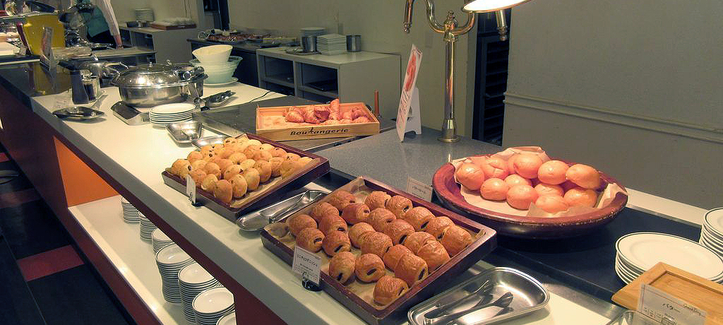 �m�H���a�H���ŔY��ł��܂��قǏ[���I �I���G���^���z�e�� �����x�C�̒��H�u�b�t�F