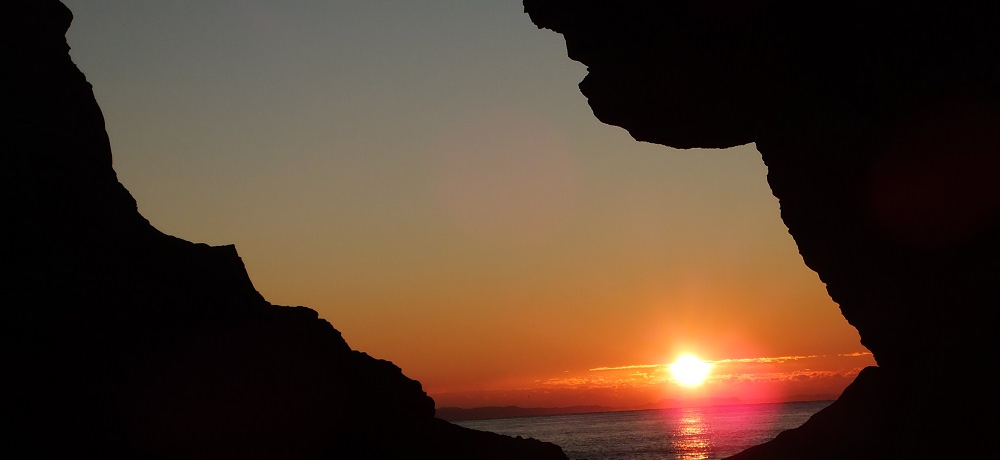 ���̏o��`�����I�O�Y�����œ�[�ɕ����ԏ郖���u�n�̔w����v