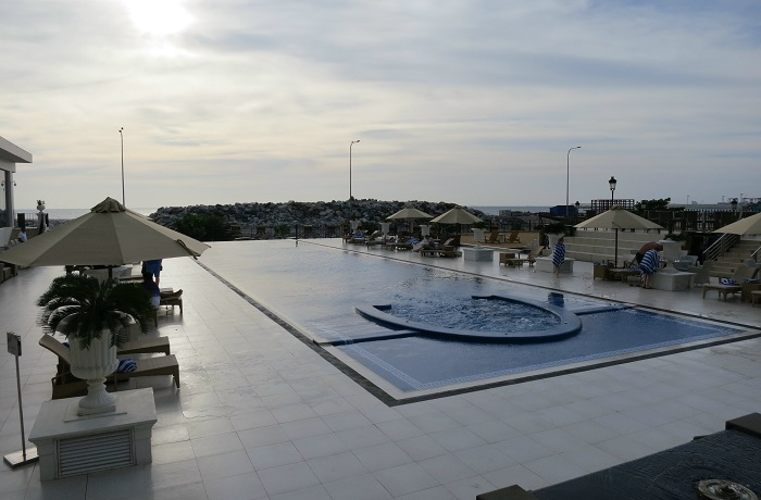 �R�����{�̂T���z�e���u�U�E�L���O�X�o���[�v�͊ό��ɕ֗��ȑf�G�z�e��