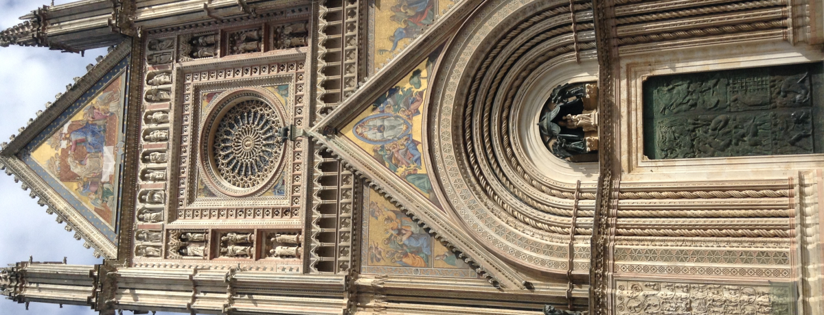 �V��̊X�C�^���A�E�I�����B�G�[�g�A���[�}���c���B�ꂽ�Î�̒����s�s