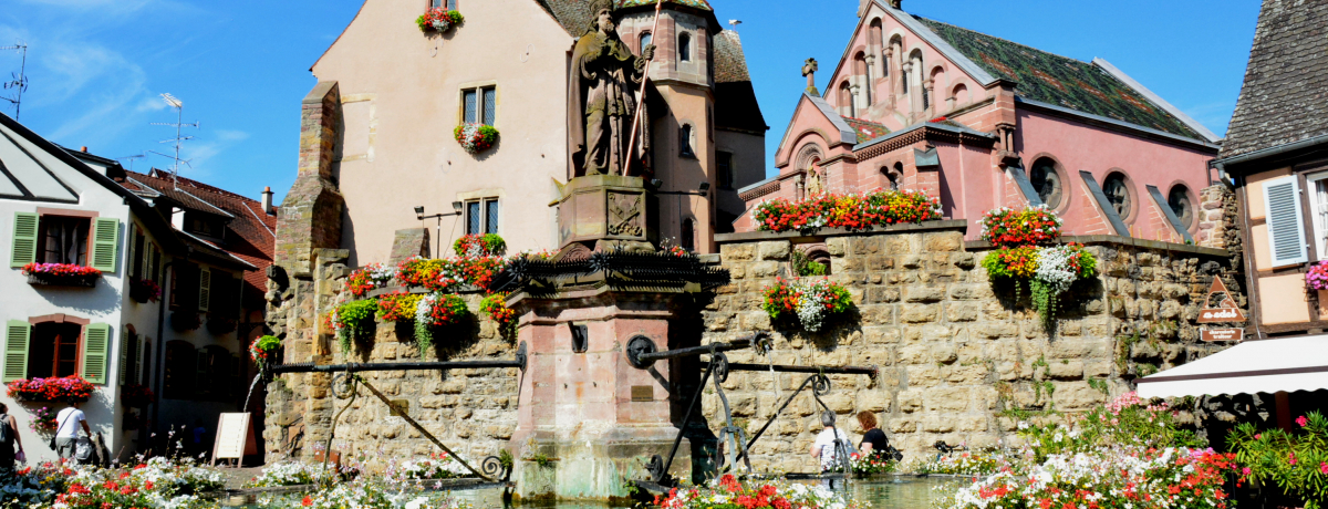 �G�{�̐��E�ւ悤������t�����X�E�A���U�X�n���̔���������K�˂�