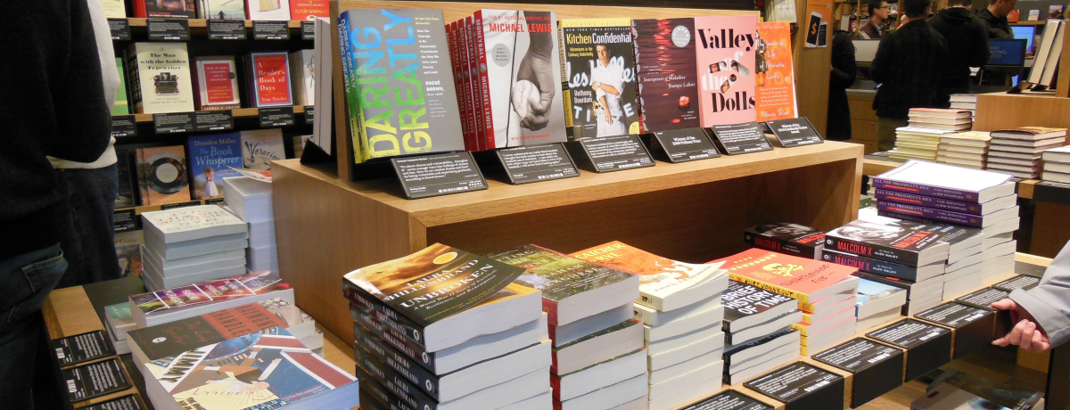 VAg̐VIA}]̎X܁uAmazon Booksv