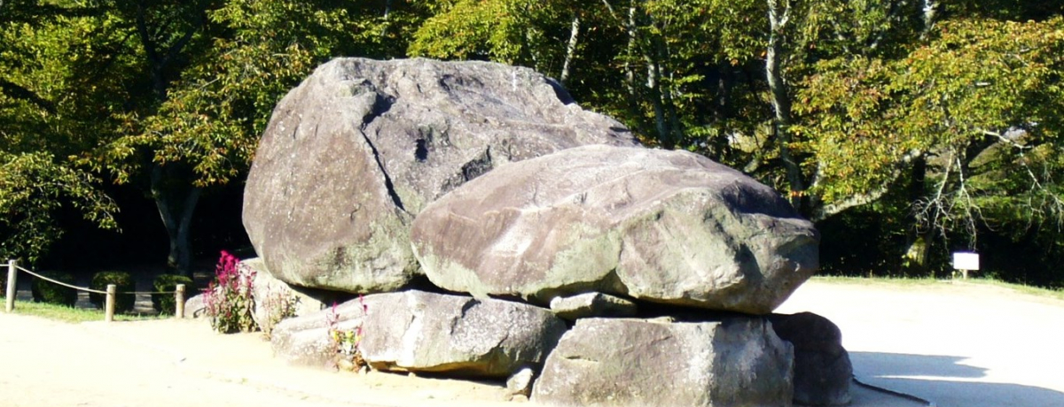 ���{�̎n�܂�A�򒹂ɔ�߂�ꂽ�Ñネ�}���ւ̃T�C�N�����O��