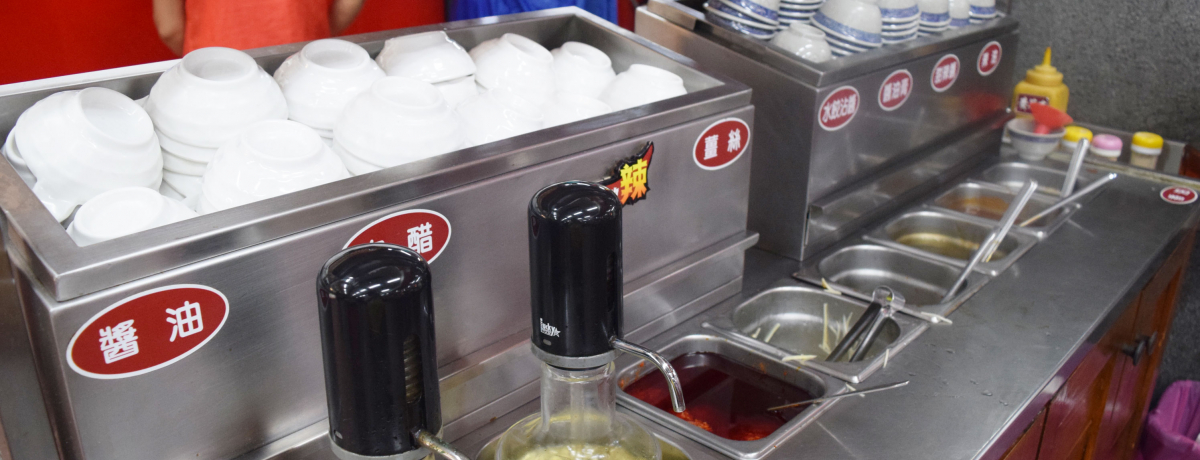 ��p�̃t�@�~���X�݋q��`�فiWan Ke Lou�j�͖����̃Z���t�T�[�r�X���y����