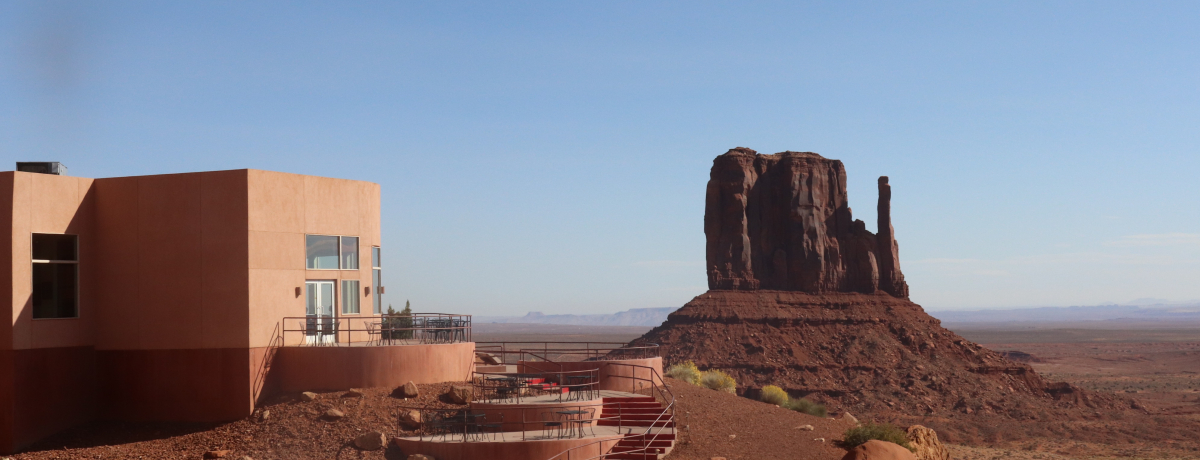 ���j�������g�o���[��Ɛ�ITHE VIEW HOTEL�̃L���r���ƃz�e���̈Ⴂ�����