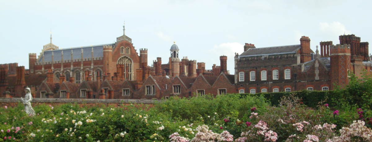 �w�����[�W���ɏo���I�����h���x�O�u�n���v�g���E�R�[�g�{�a�v�ŉp���̗��j�ɂӂ��