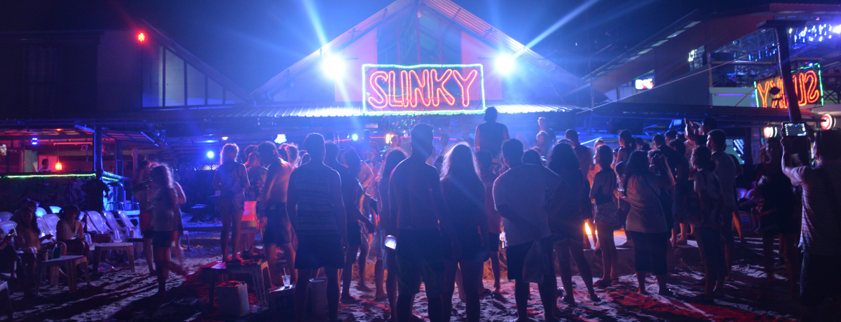 �^�C�E�s�s������̔ɉ؊X�g���T�C�r�[�`�Ńi�C�g���C�t�����\�I