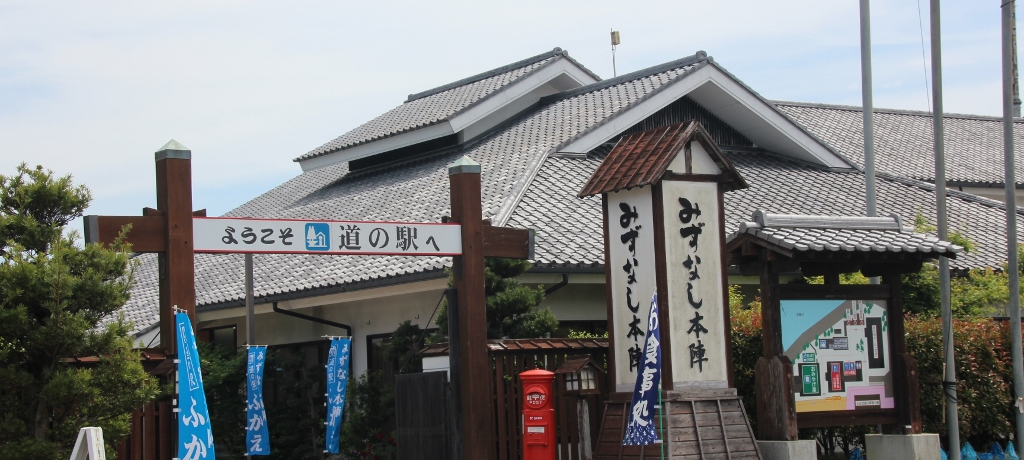 �����x���΂̋��Ђ𔧂Ŋ����� �쓇���s�u���̉w�݂��Ȃ��{�w�v