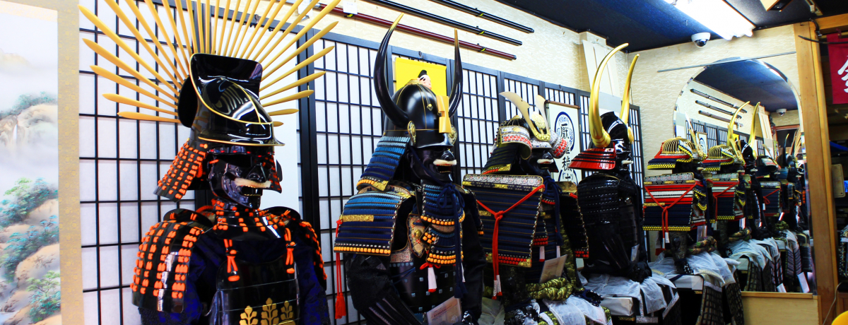 着られる甲冑は男のロマン！東京「鎧の光山堂」で戦国武将を