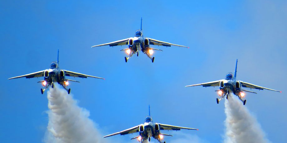 �X���O��s�̍q��ՂŔ��͂̃u���[�C���p���X�Ȍ|��s